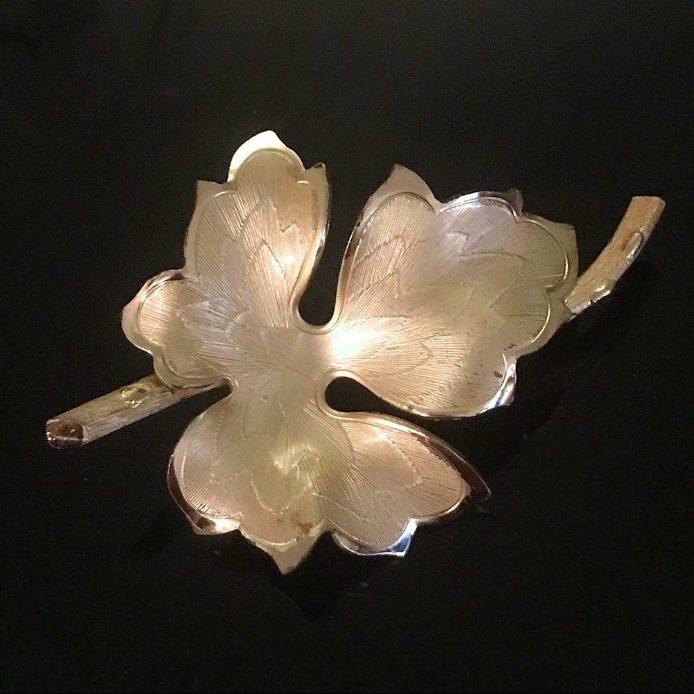 🍁 Beautiful Golden Leaf Brooch